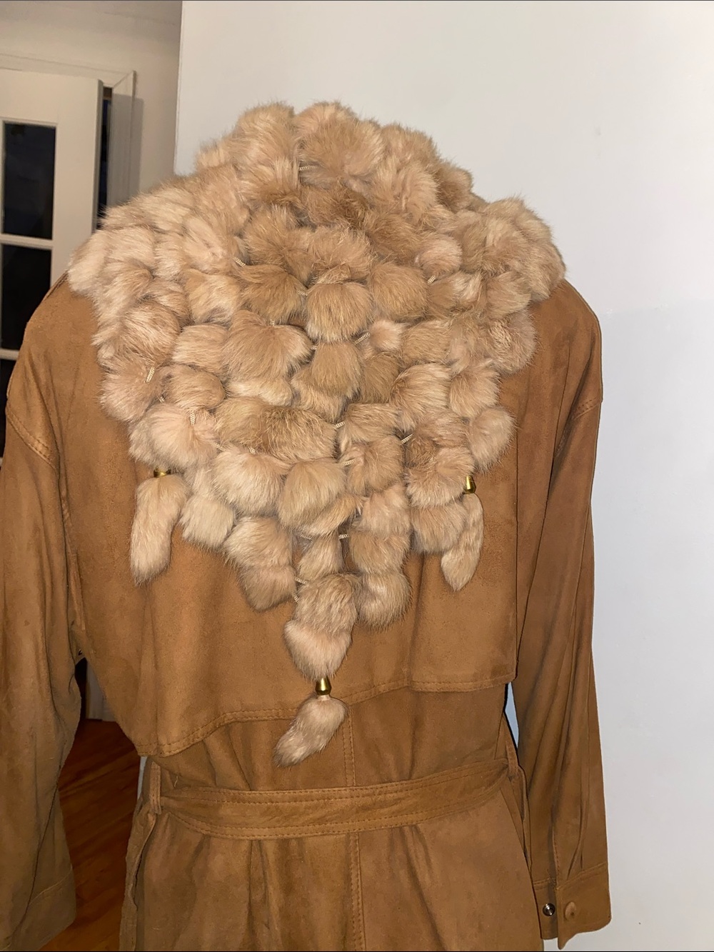 Triangular Rabbit Fur pompom scarf - Picture 6 of 9